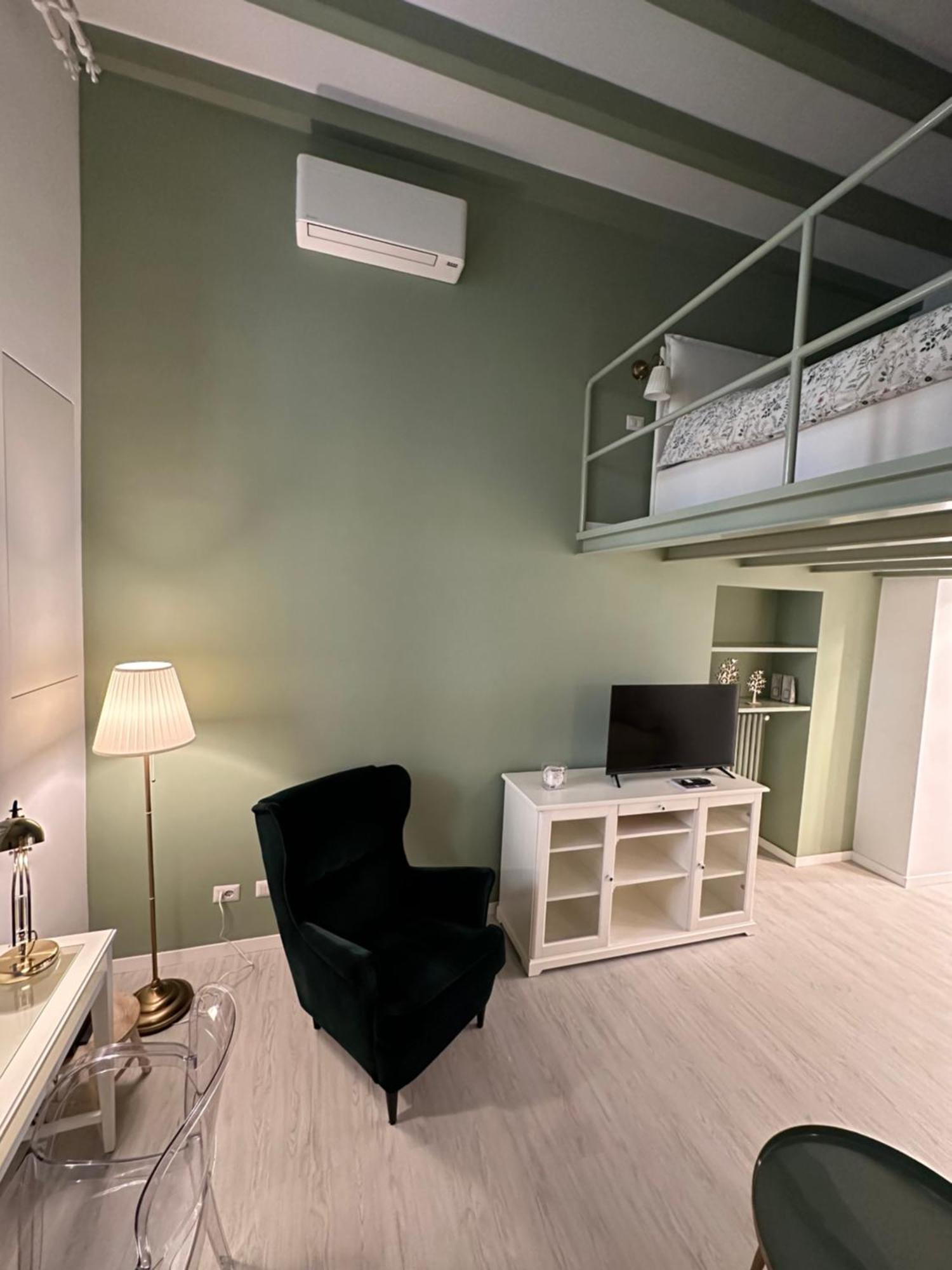 Flowers, A Cozy Suite In Milão Exterior foto