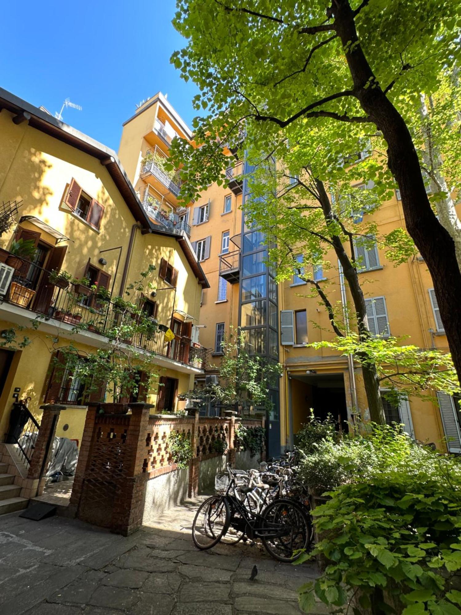 Flowers, A Cozy Suite In Milão Exterior foto